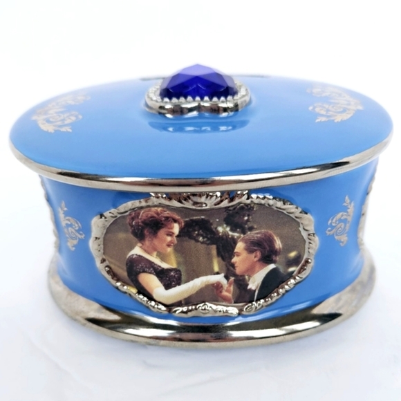 Ardleigh Elliot Titanic Heirloom Porcelain “South Hampton” Musicbox Collection - Picture 5 of 10